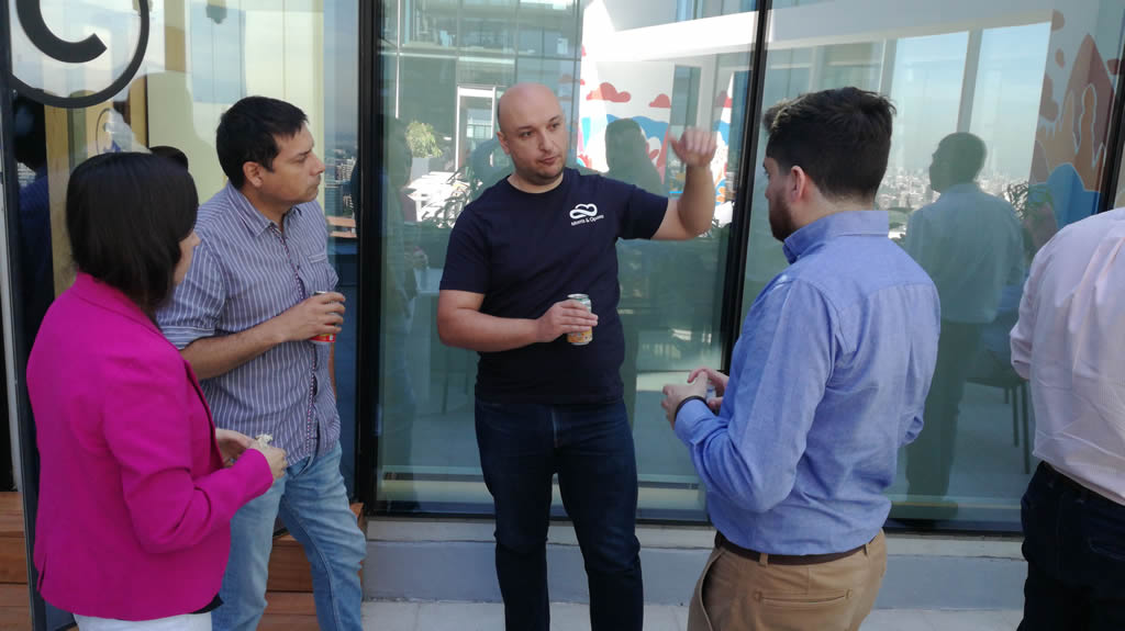 Durante el break del Worskhop fue posible encontrarse con los conocimientos y lecciones aprendidas de nuestro Especialista en Big Data, Marcelo Rybertt Durante el break del Worskhop fue posible encontrarse con los conocimientos y lecciones aprendidas de nuestro Especialista en Big Data, Marcelo Rybertt